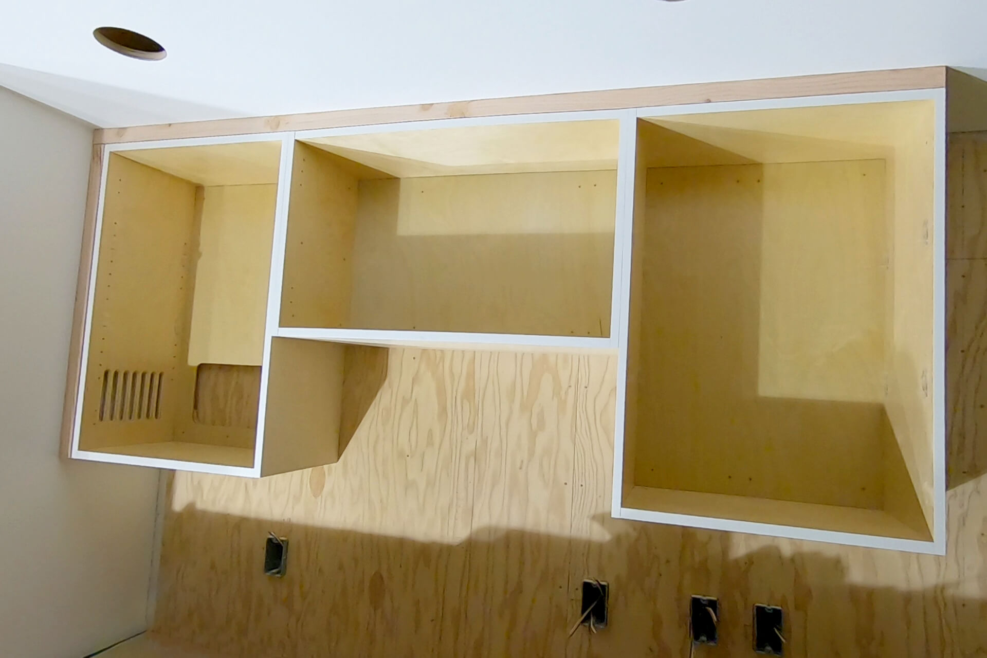 Kitchenette photo number 12.