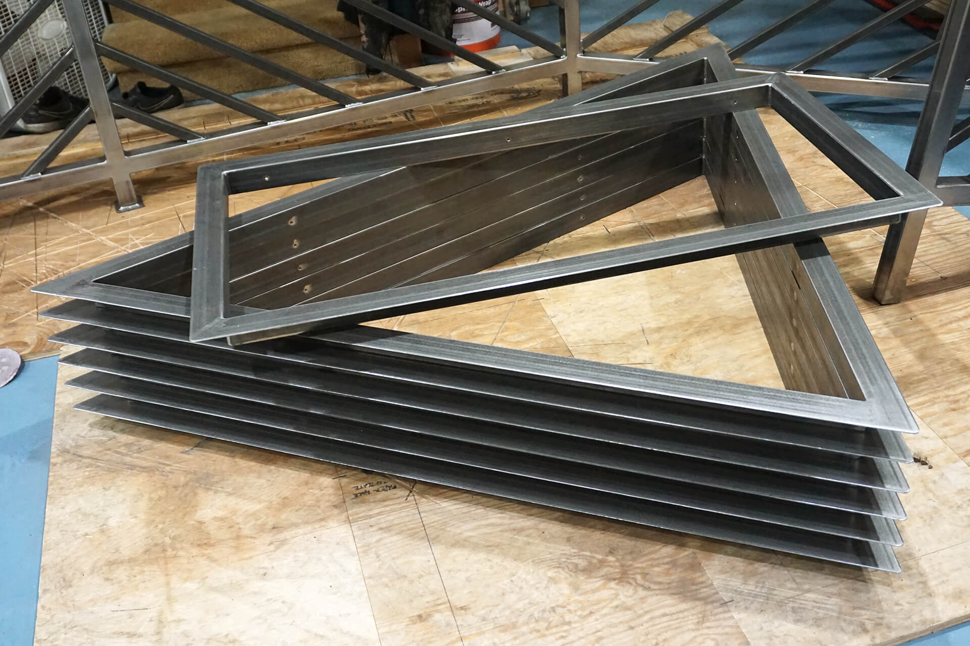 Metalwork trim photo number 19.